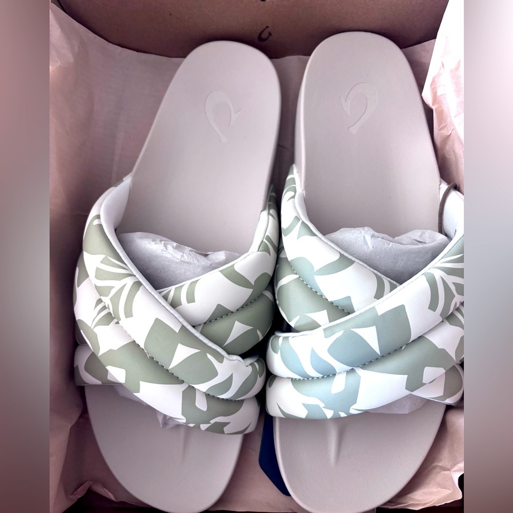 NWT Olukai Hila slides